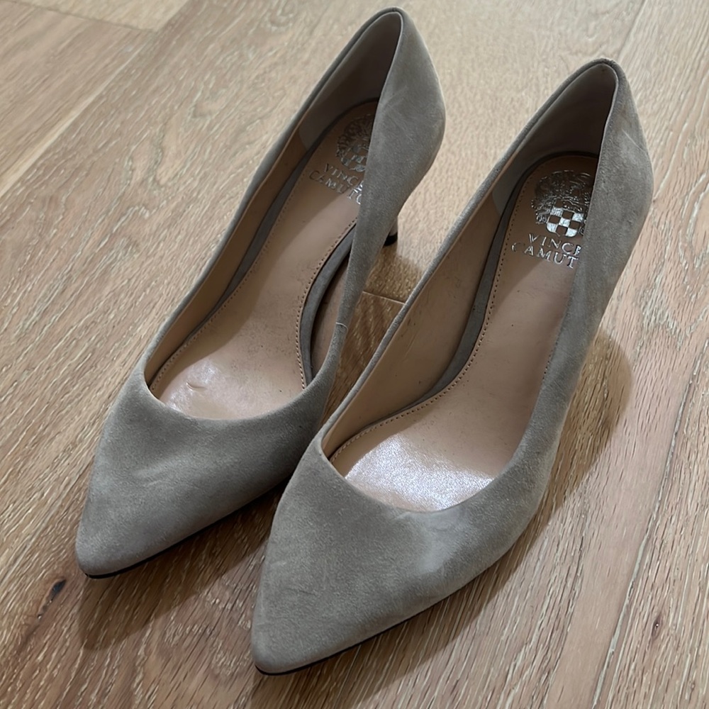 Vince Camuto Light Grey Suede Heel, Size 9